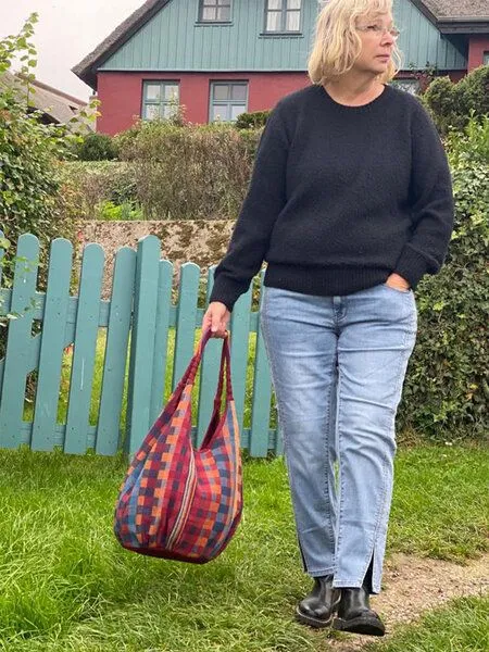 Dragolina Dragolina Ballontasche Nomad aus Webstoff der Pwo Karen, Indian summer karo (rot), – Produktbild 4 von 4