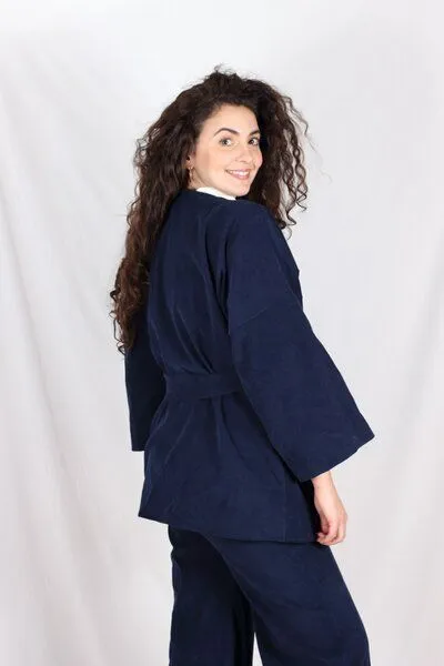 ManduTrap ManduTrap Elegante Kimonojacke aus Biobaumwolle – Cord in Grün, Blau oder Berry mit Gürtel und Taschen, Blau, – Produktbild 5 von 8