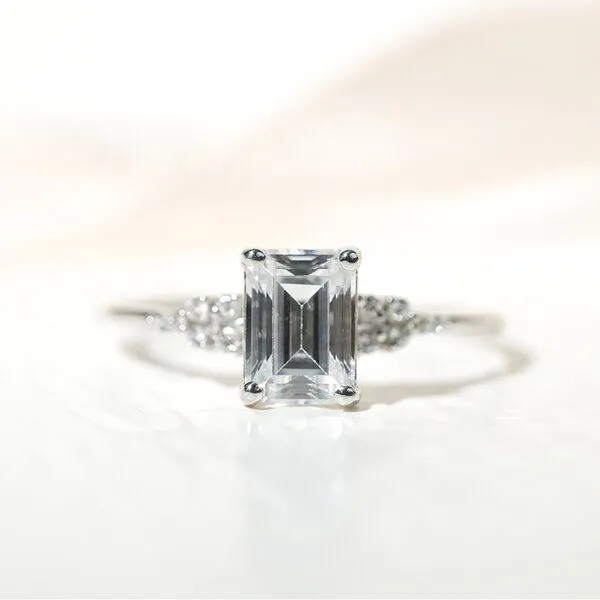 Eppi Eppi Verlobungsring mit Moissanit in Emerald-Form Adva, Weiss, – Produktbild 1 von 4