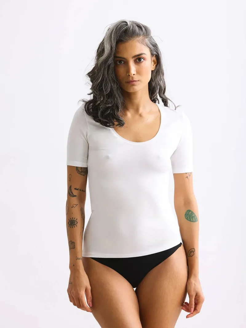 erlich textil erlich textil Light Touch tiefausgeschnittenes T-Shirt aus weichem Modal, made in Europe, Ecru, – Produktbild 1 von 5
