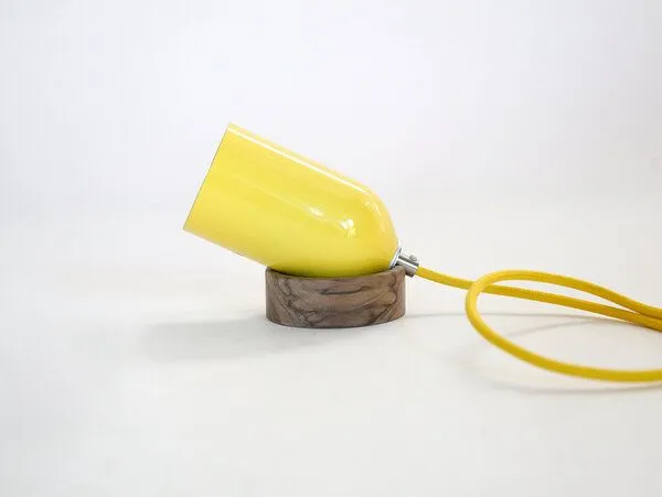 werkvoll by Lena Peter werkvoll by Lena Peter Upcycling Bodenleuchte FIRELIGHT - recycelte Feuerlöscher, Gelb, – Produktbild 1 von 4