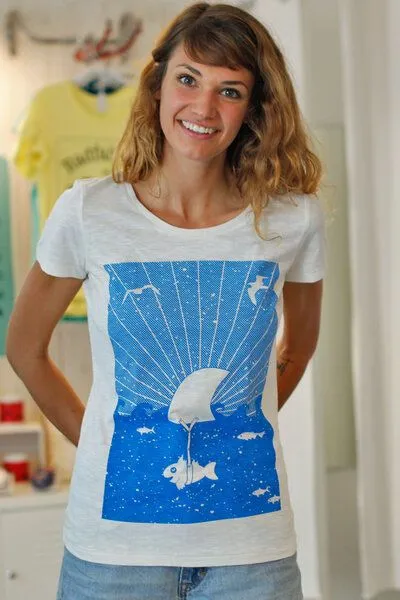 päfjes päfjes T-Shirt "Hai Fisch" Fin Flosse - Fair Wear Frauen T-Shirt, Natur, – Produktbild 2 von 3