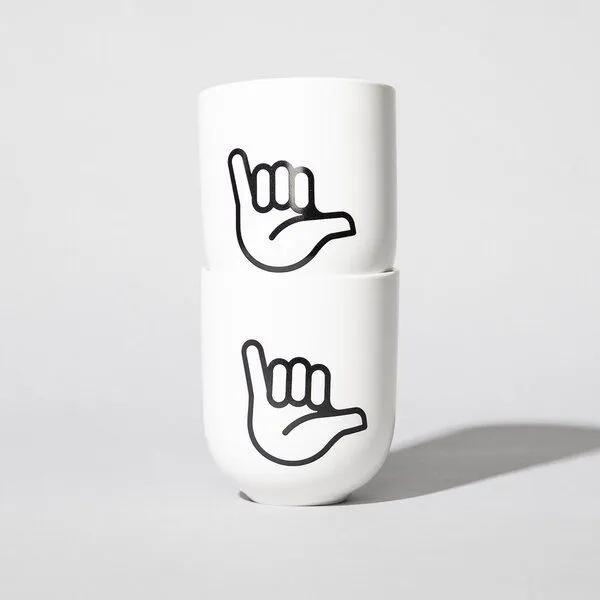 Fyngers Fyngers Handgemachter Becher aus Porzellan - Modell HANG LOOSE - Füllmenge 330ml - Mattlasur, Weiss, – Produktbild 4 von 4