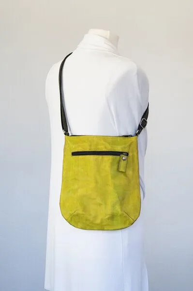 Smateria Smateria Umhänge-Tasche Pascal S, Goldgelb (gelb), – Produktbild 3 von 4