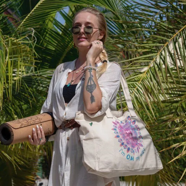 Divasya Divasya Shopper-Bag aus Biobaumwolle mit Yogamotiven, Yoga day, – Produktbild 2 von 4