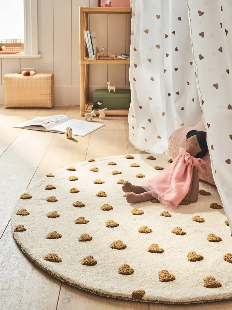 Vertbaudet Runder Kinderzimmer Teppich GOLDHERZ, Wollweiß/herzen goldbraun, – Produktbild 1 von 3