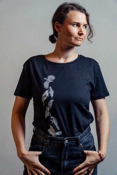 NanMa NanMa Shirt Vögel | Bio-Baumwolle | lokal handbedruckt in Österreich | Damen | loose fit | schwarz – Produktbild 1 von 4