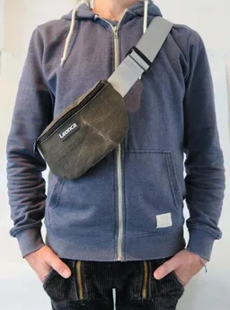 Leonca Leonca Upcycling Hip Bag aus Zeltleinen in 3 Größen – Produktbild 1 von 1