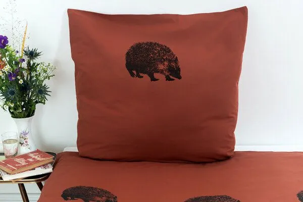Hirschkind Hirschkind Bio-Kopfkissenbezug 'Igel' foxy – Produktbild 1 von 2