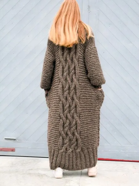PANAPUFA PANAPUFA lange Strickjacke aus Merinowolle, Taupe braun, – Produktbild 1 von 3