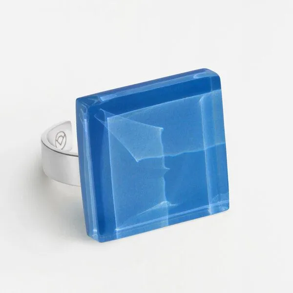 ALEXASCHA ALEXASCHA Geometrischer Statement Ring aus Glas PUREFORM, Azurblau, – Produktbild 1 von 4