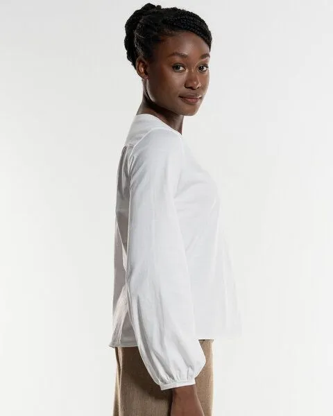 Alma & Lovis Alma & Lovis Feminine Bluse im Wickel-Look aus extra feiner Bio-Baumwolle | Wickelbluse, White (weiß), – Produktbild 3 von 4