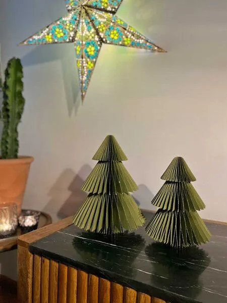 MoreThanHip MoreThanHip Dekorative Papier-Weihnachtsbäume (2er-Set) - Picea, Olivgrün, – Produktbild 2 von 4