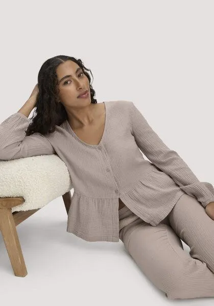 hessnatur hessnatur Musselin Pyjamabluse PURE COMFORT aus reiner Bio-Baumwolle, Mandelbraun, – Produktbild 3 von 5