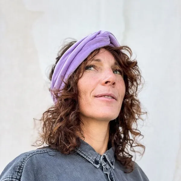 Liebe Deinen Planeten Liebe Deinen Planeten Samtband Bardot kurz Vielseitiger Samtschal zum binden für Kopf und Hals handgefertigt in Tirol, Pastel lilac, – Produktbild 2 von 2