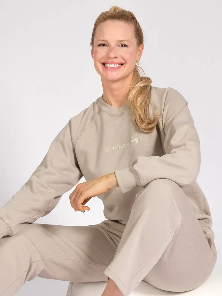 Magadi Magadi Yoga & Relax Shirt Bella aus Sweat-Stoff mit Love Peace Yoga, Beige, – Produktbild 4 von 4