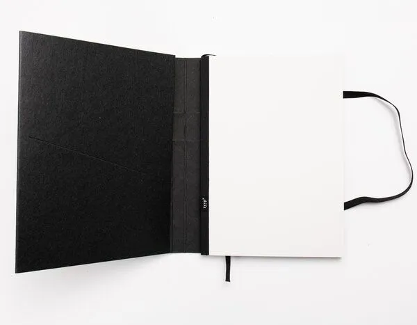 tyyp tyyp Notizbuch A5 Schweizer Broschur – 100% Recyclingpapier, Schwarz, – Produktbild 2 von 5