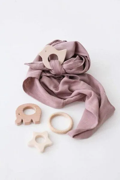 NoniKids Berlin NoniKids Berlin Schnuffeltuch Musselin Holz Greifling 10 Farben Bio Baumwolle, Rose, – Produktbild 2 von 4