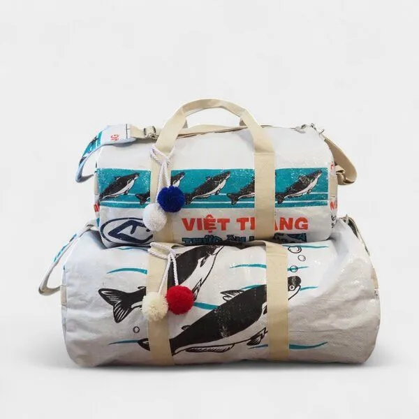 REFISHED fair fashion REFISHED fair fashion Tasche 'SPORTY BAG' - upcycelte Fischfuttersäcke, #fish weiß, – Produktbild 2 von 7