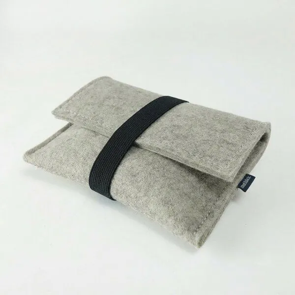 matilda k. manufaktur matilda k. manufaktur Kabel Organizer aus Wollfilz 'otto' in 2 Größen, Hellgrau, – Produktbild 4 von 7