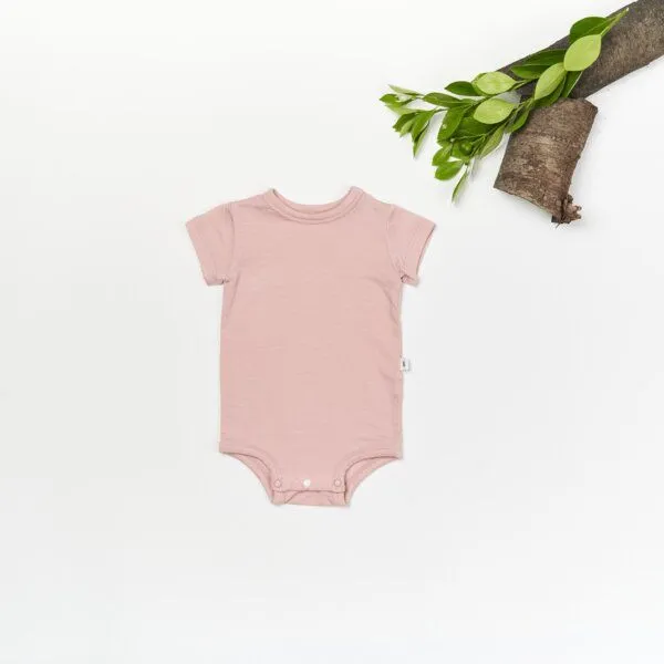 tetoi-vienna tetoi-vienna TENCEL kurzarm Baby Body "Waldbad", Rosa, – Produktbild 1 von 3