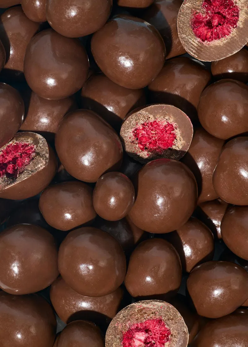 KoRo Gefriergetrocknete Himbeeren in Milchschokolade 1 kg – Produktbild 4 von 5