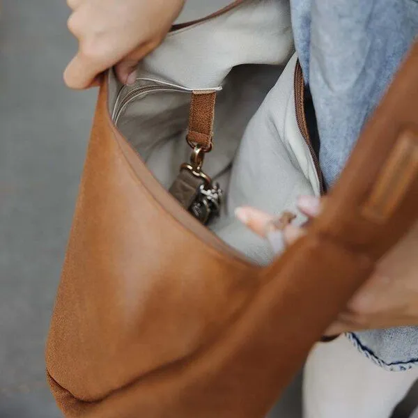 BOWLEANIES TASCHEN BOWLEANIES TASCHEN Moon Bag XXL aus Lederfaserstoff, Cognac braun, – Produktbild 4 von 4