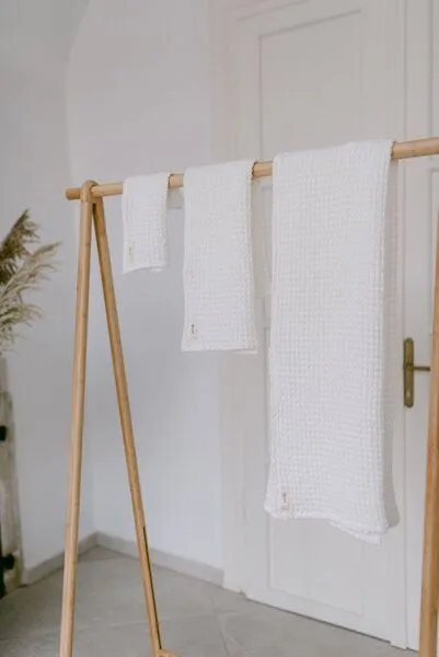 gust. gust. Waffelhandtuch - Badetuch aus Leinen und Bio-Baumwolle – Bath towel - 70x140 cm, White (weiß), – Produktbild 4 von 4