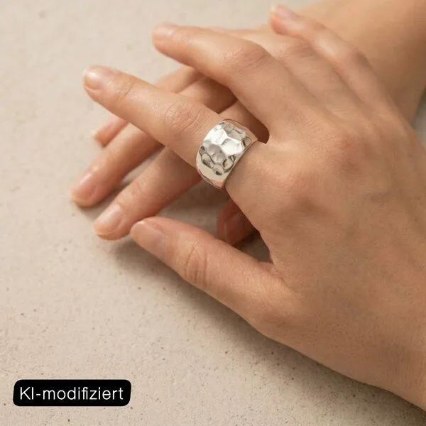 ELEKTROPULLI ELEKTROPULLI Größenverstellbarer Hammered Ring, Silber, – Produktbild 3 von 3