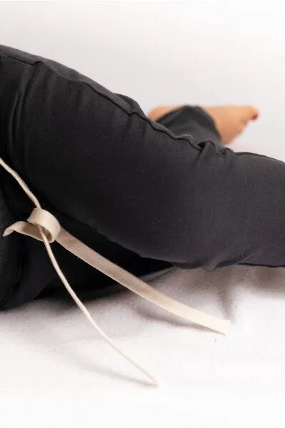 M23 M23 Kinder Jogginghose aus Biobaumwolle, Modell "Luke", Anthrazit, – Produktbild 4 von 5
