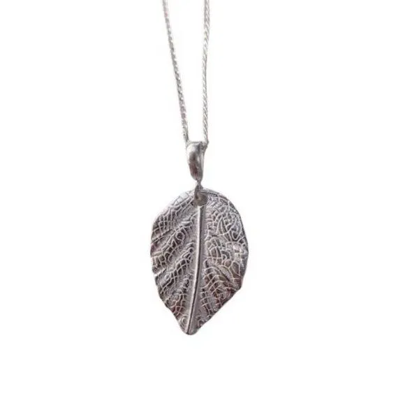 pakilia pakilia Kettenanhänger "Hoja Avellana" inkl. Silberkette 45 cm – Produktbild 1 von 1