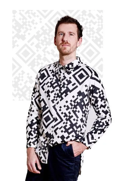 Sophia Schneider-Esleben Sophia Schneider-Esleben Unisex Shirt Lui, QR White - Hemd aus Bio-Baumwolle – Produktbild 4 von 4