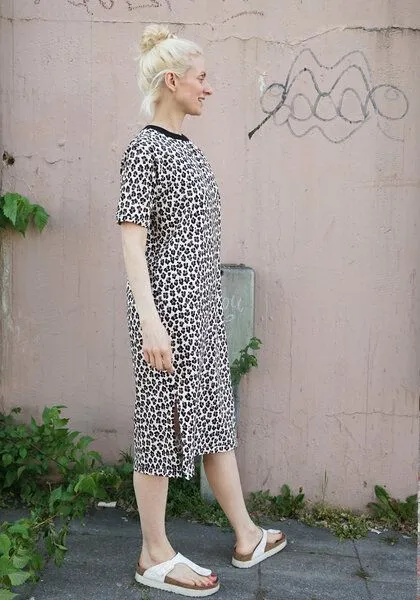 Lena Schokolade Lena Schokolade Leo Kleid mit schwarzem Ausschnitt aus Bio-Jersey – Produktbild 2 von 4