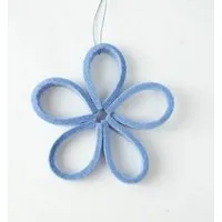 matilda k manufaktur matilda k. manufaktur minimalistische zarte Filzblüten 'flora' – zeitlose Dekoration in vielen wunderschönen Farben, Hellblau, – Produktbild 1 von 1