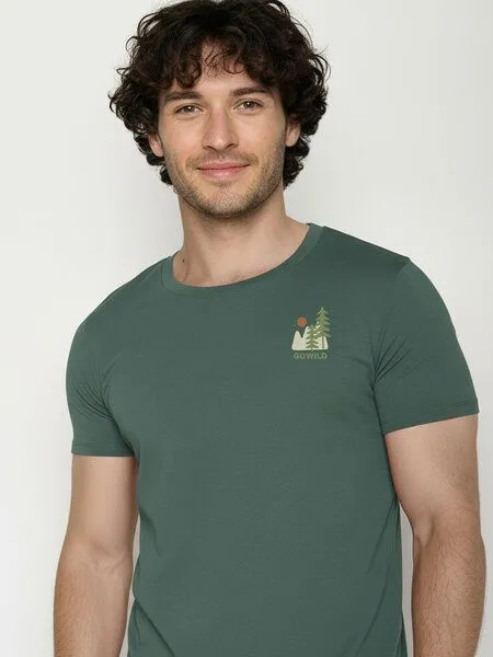 GreenBomb GREENBOMB Wild Pines Guide - Sportliches T-Shirt aus Bio-Baumwolle / hochwertiger Print / GOTS / Fair & Vegan, Grün (night grove), – Produktbild 2 von 4