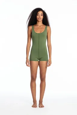 RAVENS VIEW IBIZA RAVENS VIEW IBIZA Damen vegan Mini Jumpsuit Leela Waldgrün – Produktbild 1 von 1