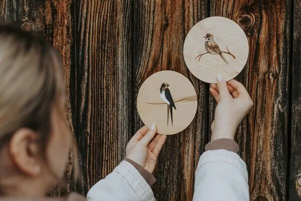 BeWooden BeWooden Holzbild Wanddekoration – Schwalbe – Produktbild 2 von 3