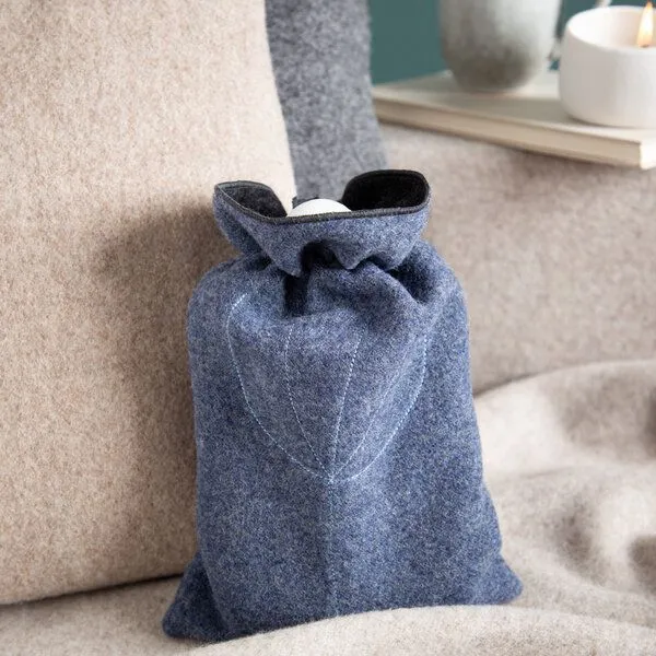 nahtur-design nahtur-design Ökowärmflasche mit Bezug aus 100% Schurwolle, Blau, – Produktbild 1 von 4