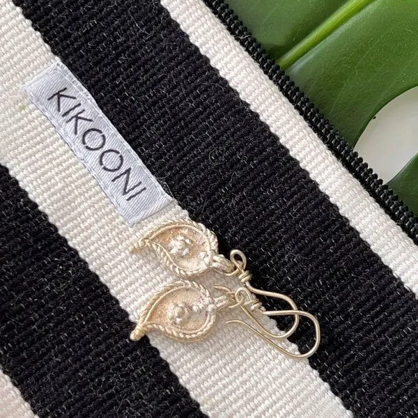 KIKOONI KIKOONI Dokra Ohrringe "Teardrops", Silber, – Produktbild 2 von 4