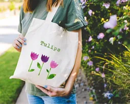 MelaDi Meladi Tragetasche / Tote Bag aus Biobaumwolle - Tulpen auf Naturweiß – Produktbild 1 von 1