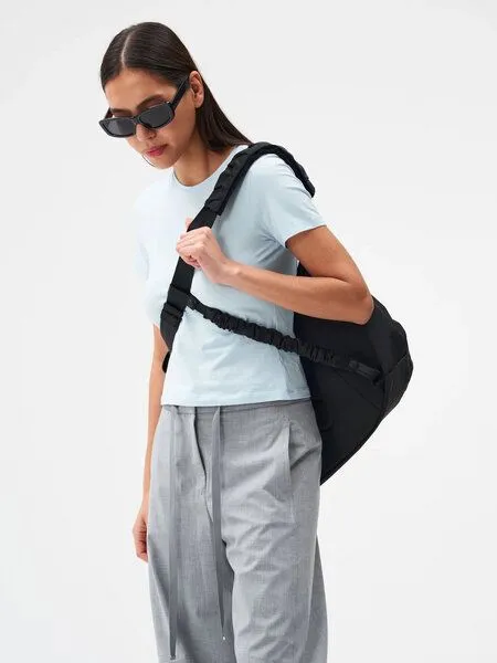 PINQPONQ PINQPONQ Crossbody Bag Krumm Large, Crinkle black, – Produktbild 8 von 8