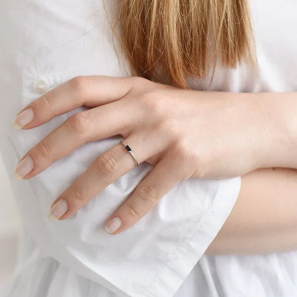 Eppi Eppi Ring mit Saphir im minimalistischen Design Koos, Rosa, – Produktbild 4 von 4