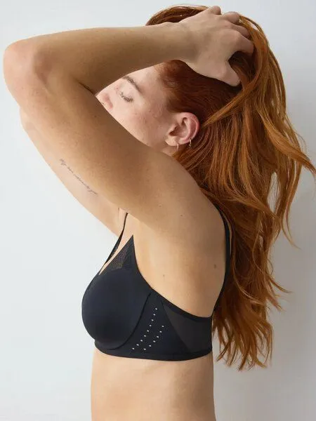 Triumph Triumph BH ohne Bügel | Breathe & Lift Smart | atmungsaktive Mesh-Einsätze, Schwarz, – Produktbild 4 von 4