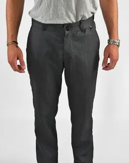 Aatise Aatise-Hose aus 100 % recycelter anthrazitfarbener Chevron-Wolle Zaine – Produktbild 1 von 1