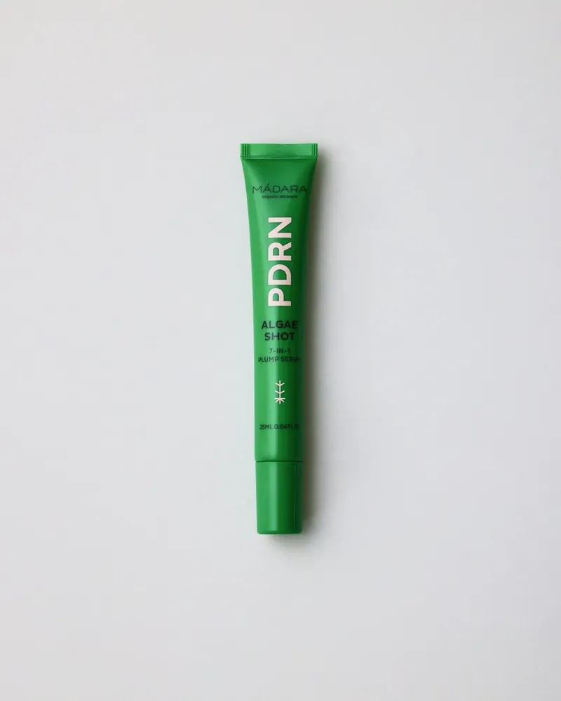 MÁDARA Organic Skincare Algae Shot 7-in-1 Aufpolsterndes Serum – Produktbild 1 von 2