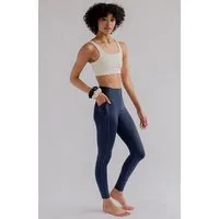 Girlfriend Collective Girlfriend Collective Damen Yogaleggings mit hohem Bund und Tasche „Compressive High-Rise Pocket" aus recycelten Plastikflaschen – Produktbild 1 von 1