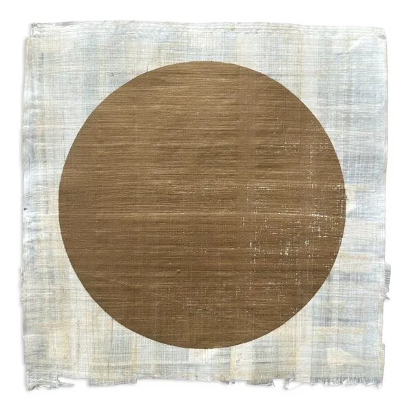 Veskor Cassiopeia Veskor Cassiopeia CENTRAL MOON PAPYRUS Linoldruck | 24 × 24 cm | Warmgold auf natürlichem Papyrus-Papier – Produktbild 1 von 4