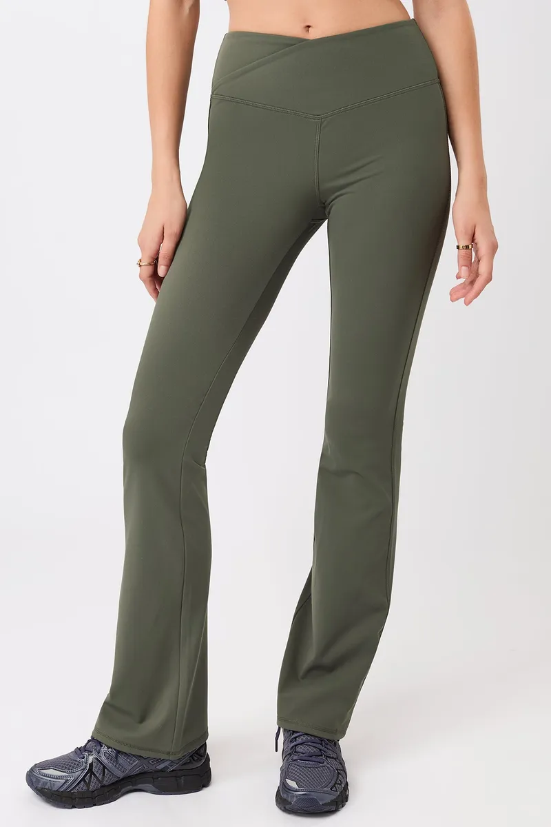 mandala MANDALA Damen vegan Sporthose Flared Leaf, Grün, – Produktbild 1 von 2