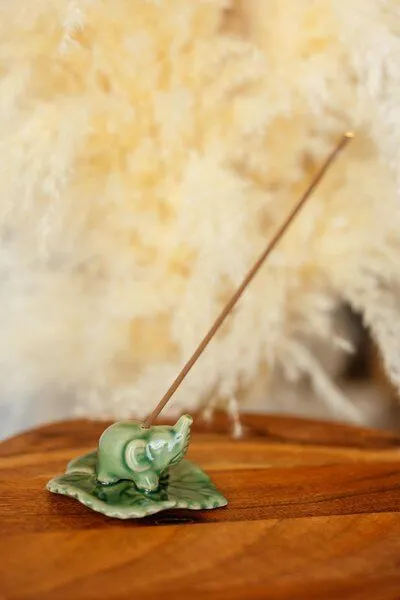 El Puente El Puente Räucherstäbchenhalter Elefant aus Keramik in Grün | Fair Trade & Handmade aus Indonesien, Grün, – Produktbild 3 von 3