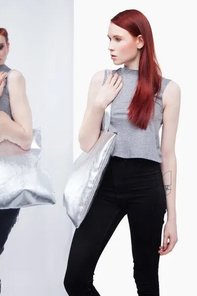 ELEKTROPULLI Ledertasche FIRU von ElektroPulli, Silber, – Produktbild 2 von 4
